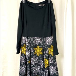 OXINLY 3/4 LENGTH SLEEVE. BLACK WITH BEAUTIFUL DESIGN ON LOWER PART OF DRESS.